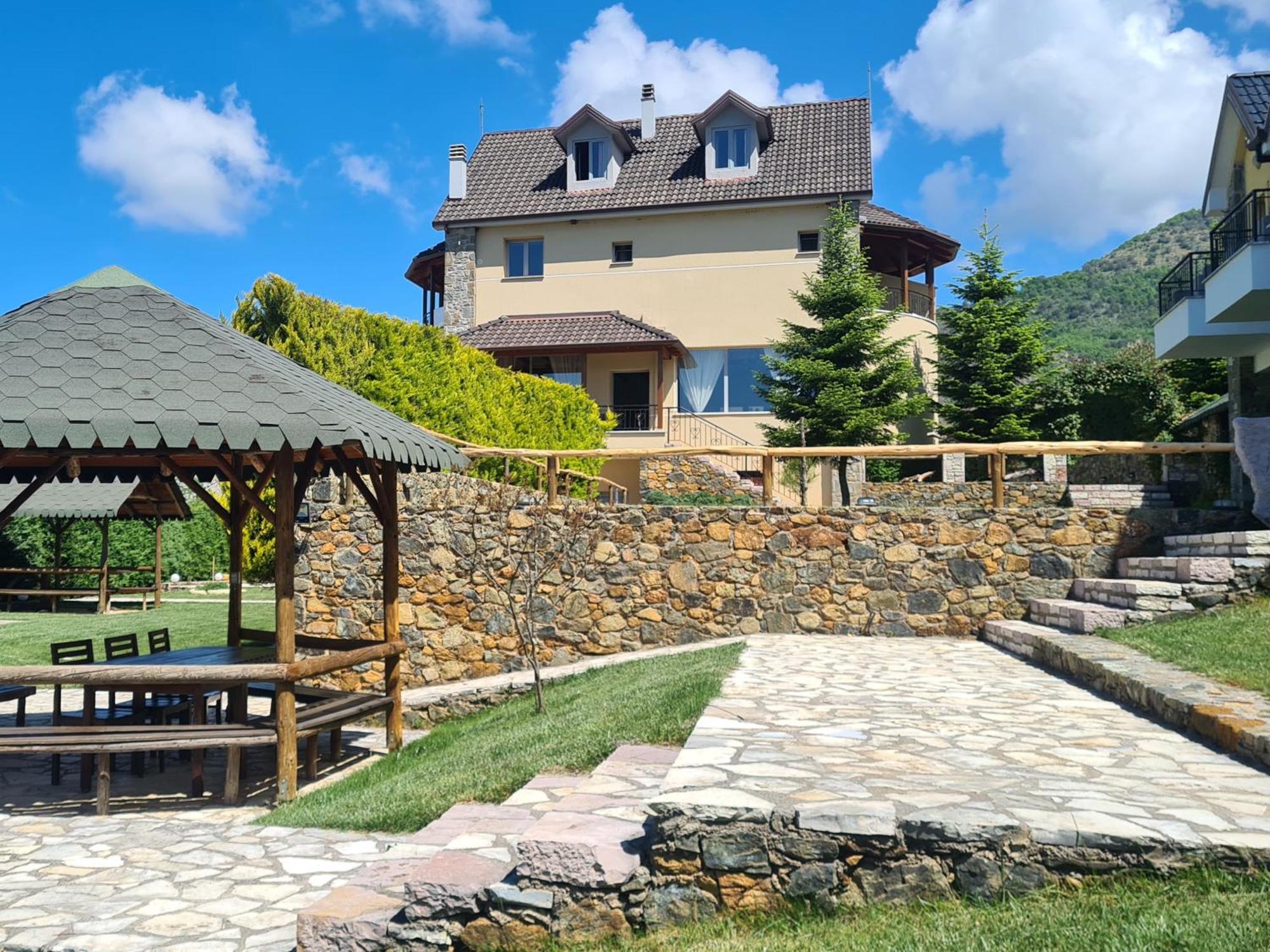 Sofra E Shpatit Hotel Elbasan Ngoại thất bức ảnh